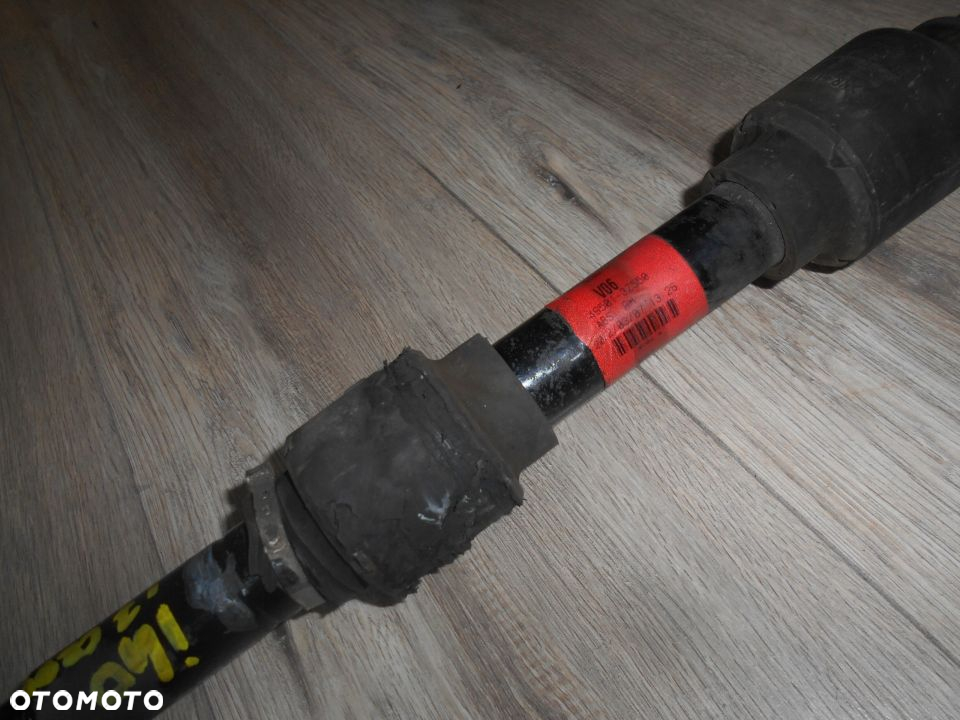 PÓŁOŚ PRAWA HYUNDAI i40 1,7 CRDI AUTOMAT 49501-3Z550 - 2