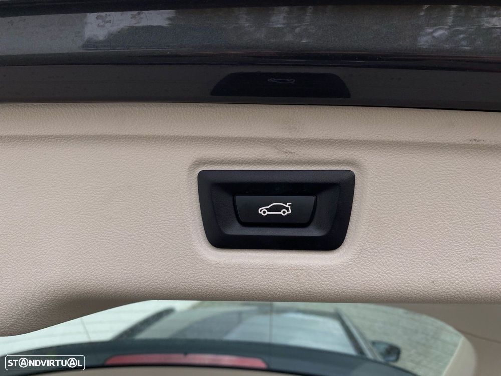 BMW 318 d Touring Advantage - 17