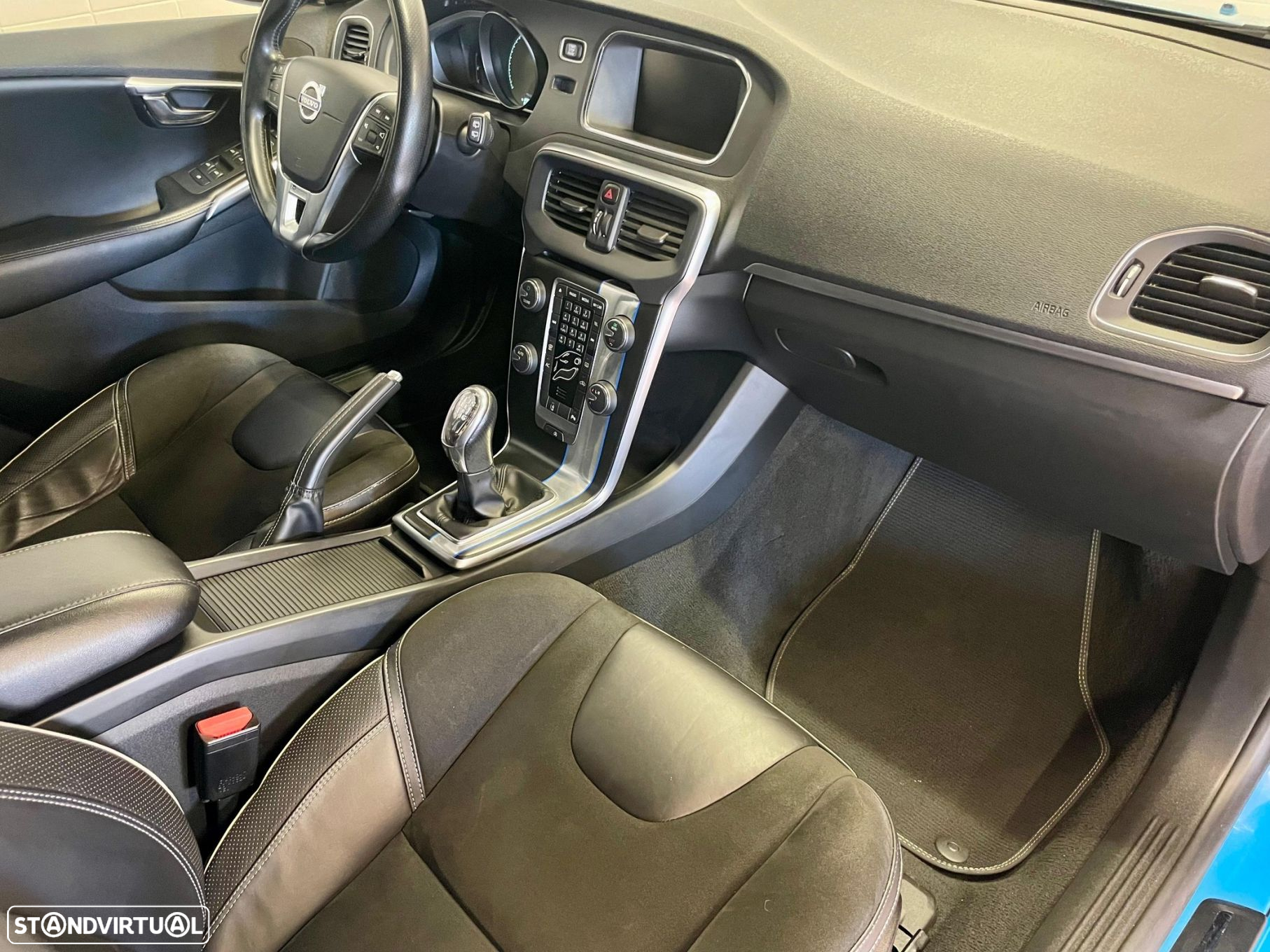 Volvo V40 1.6 D2 R-Design - 37