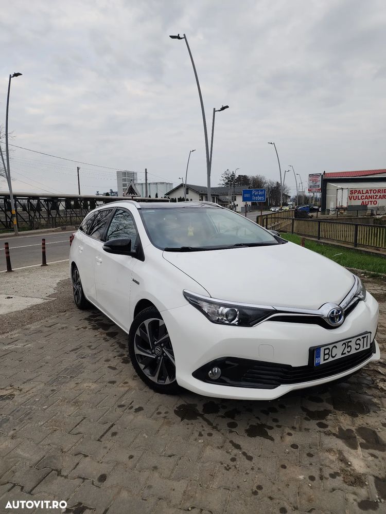 Toyota Auris 1.8 L VVT-i HSD Sol - 2