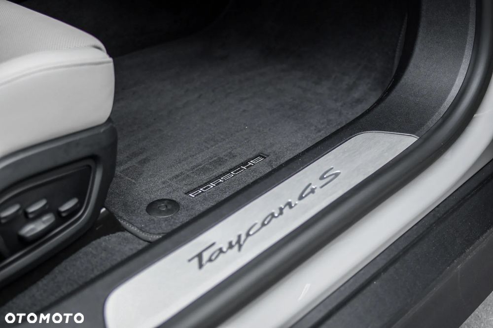 Porsche Taycan 4S Performance Plus - 26