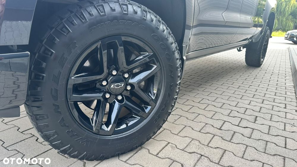Chevrolet Silverado - 28