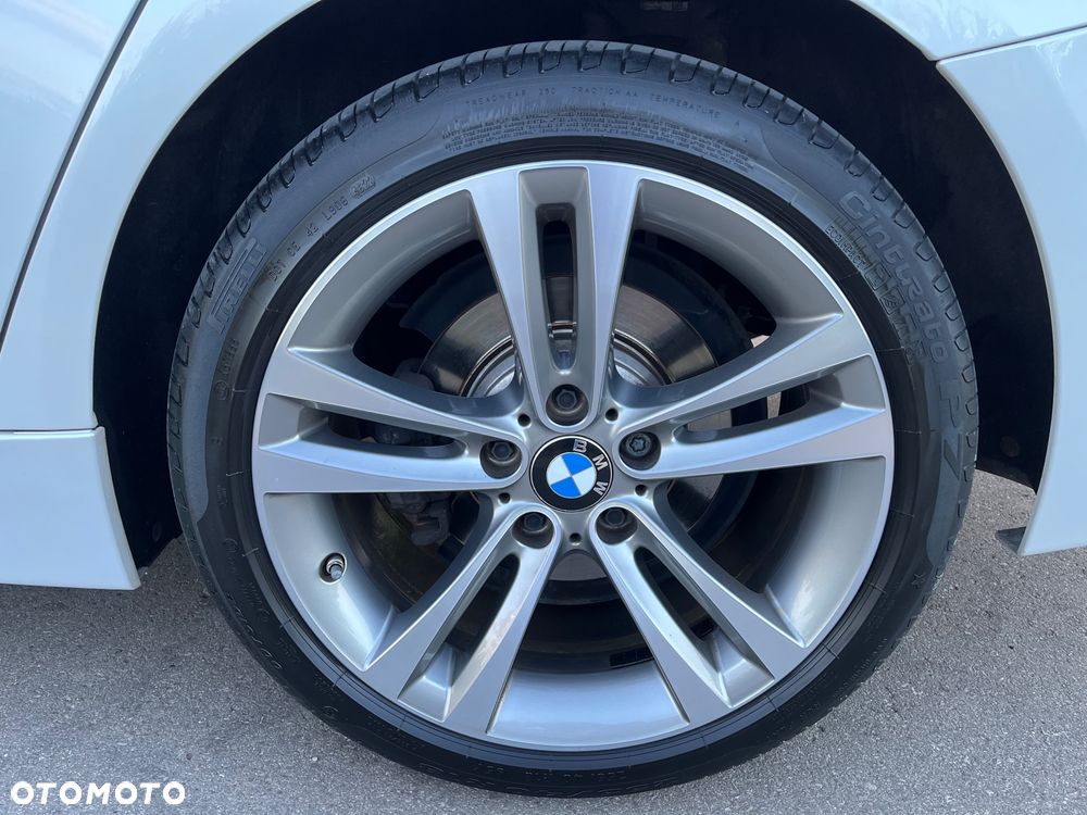 BMW Seria 3 320d Sport Line - 11