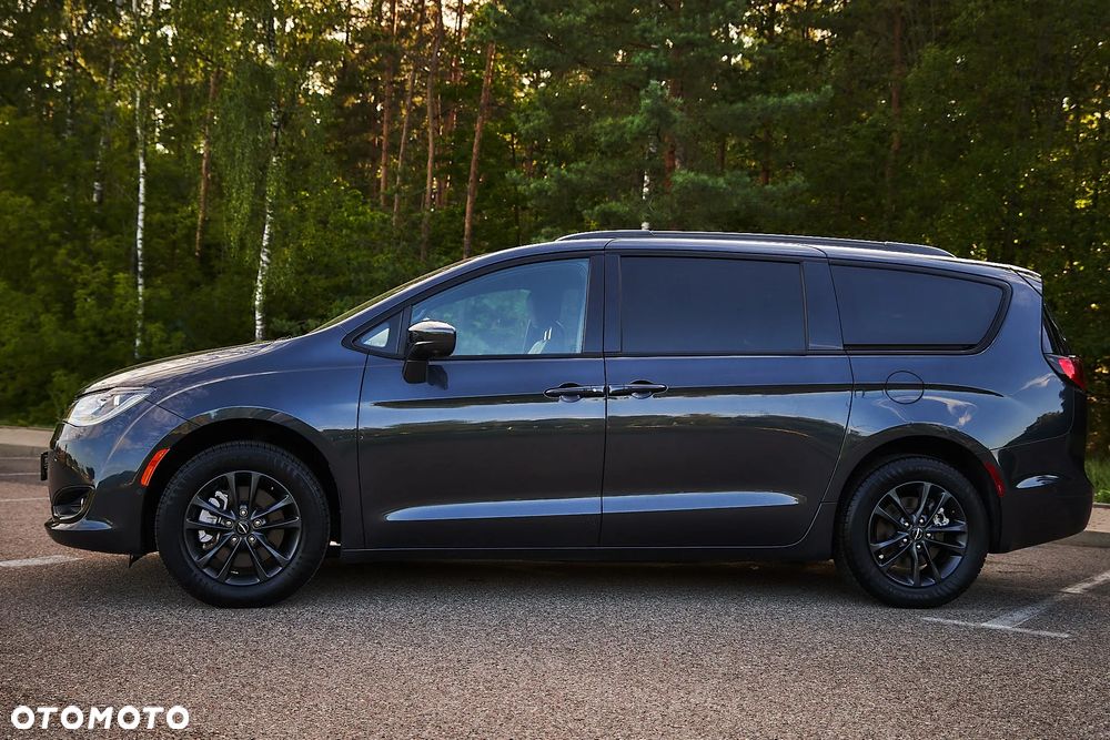 Chrysler Pacifica - 11