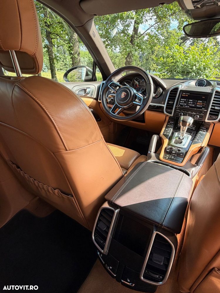 Porsche Cayenne 3.0 L - 18