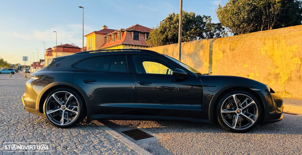 Porsche Taycan Cross Turismo - 7