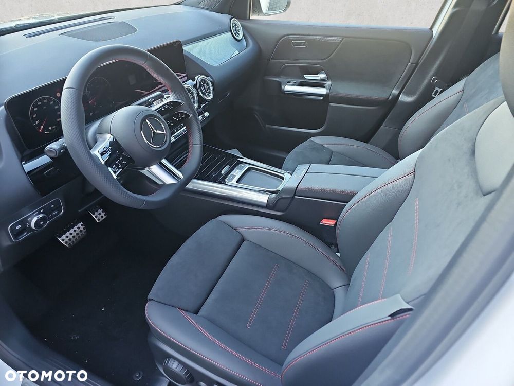 Mercedes-Benz GLA - 11