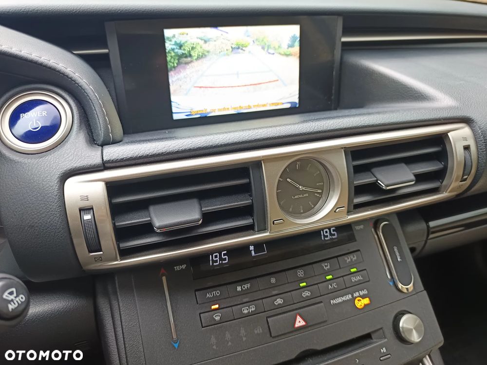 Lexus IS 300h Elite - 17