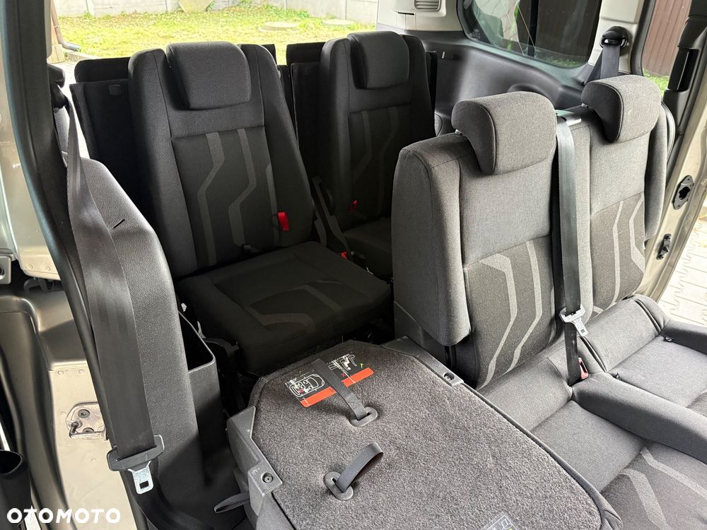 Ford Tourneo Connect Grand - 23