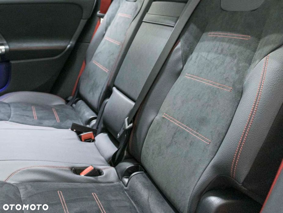 Mercedes-Benz GLB - 11