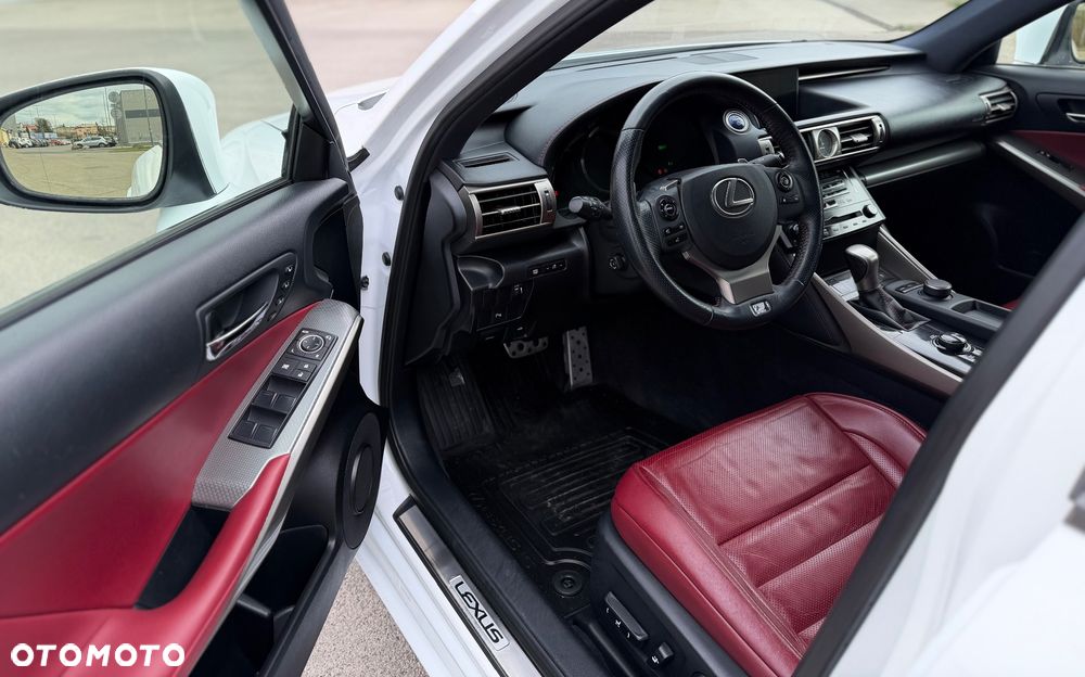 Lexus IS 300h F Sport - 5