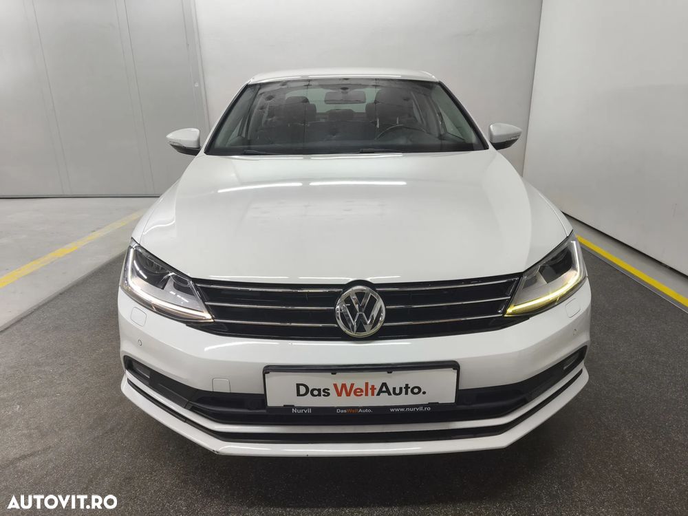 Volkswagen Jetta 2.0 TDI Highline - 5