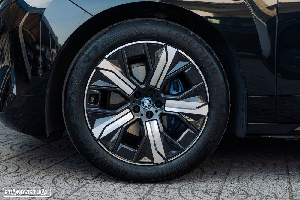 BMW iX xDrive 40 Pack Desportivo - 31