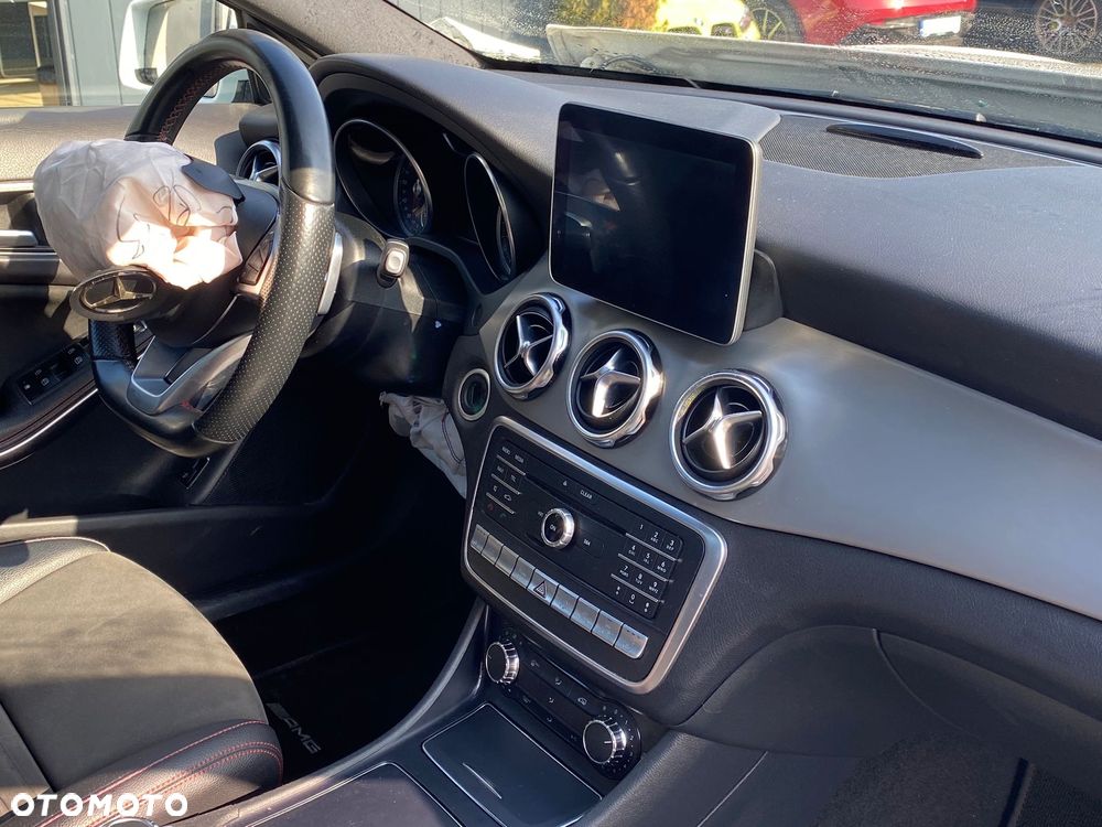 Mercedes-Benz GLA 250 7G-DCT AMG Line - 14