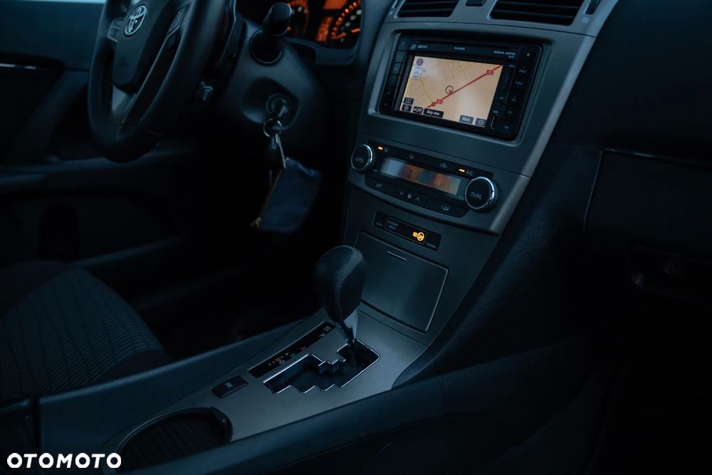 Toyota Avensis 1.8 Multidrive Business Edition - 21