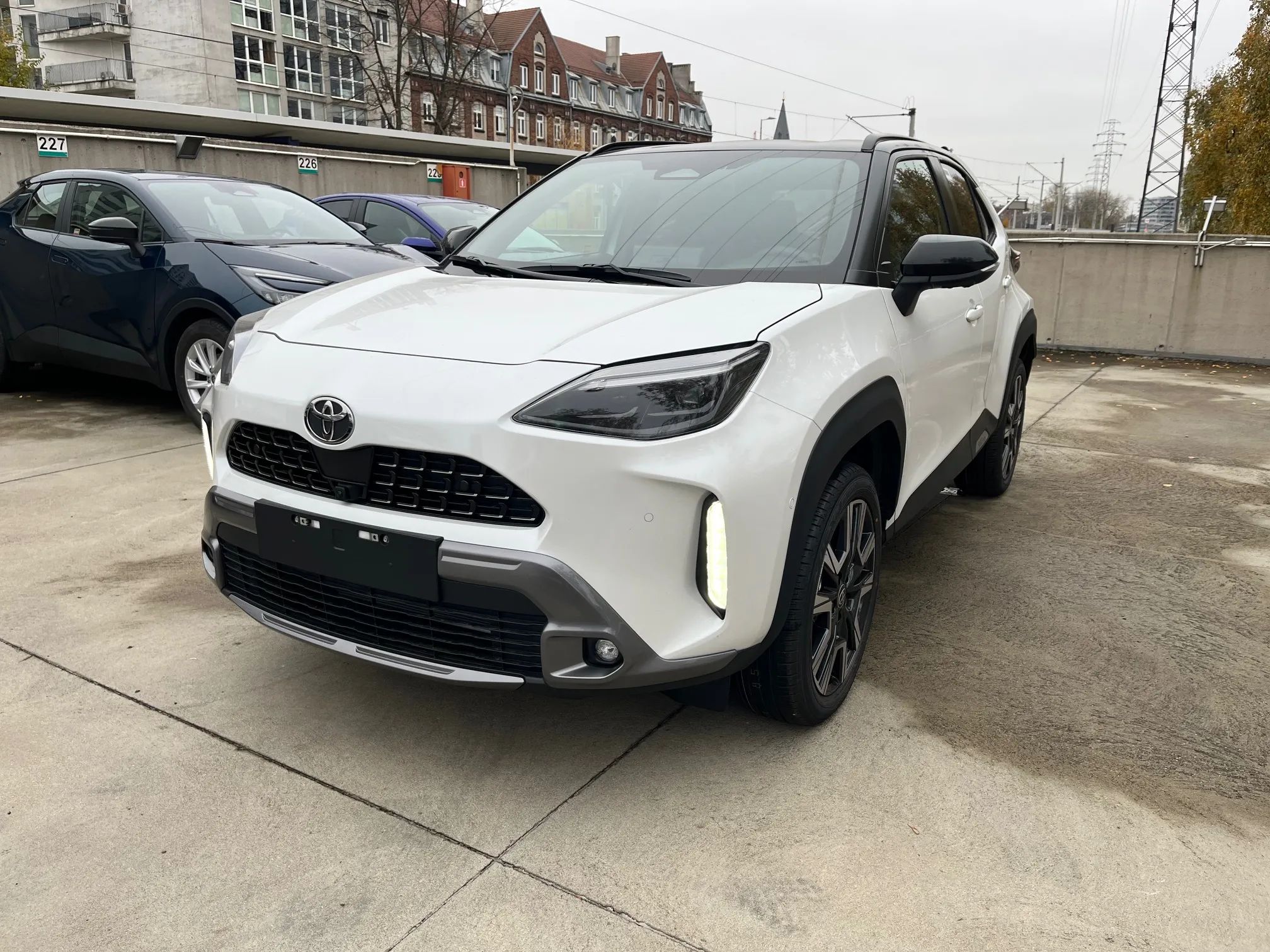 Toyota Yaris Cross Hybrid 1.5 Premiere Edition 4x4 - 1