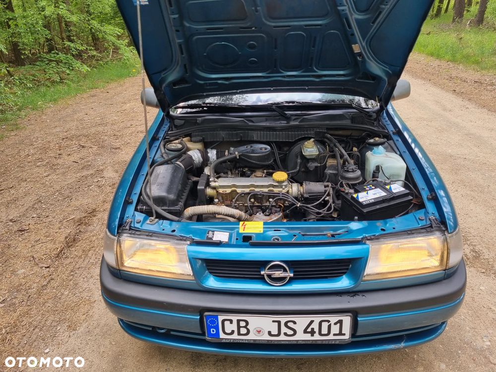 Opel Vectra 1.6 GL - 17