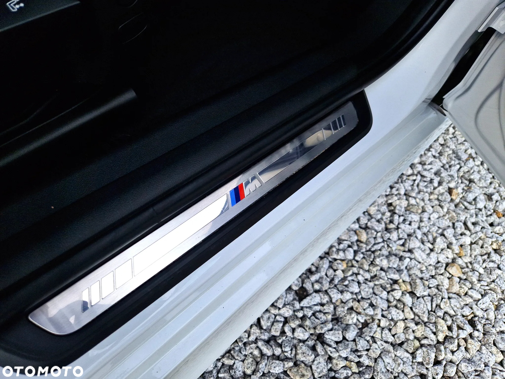 BMW Seria 3 330e M Sport sport - 28