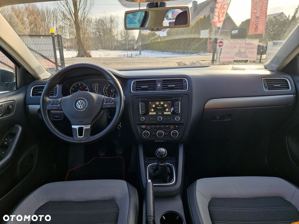 Volkswagen Jetta - 8