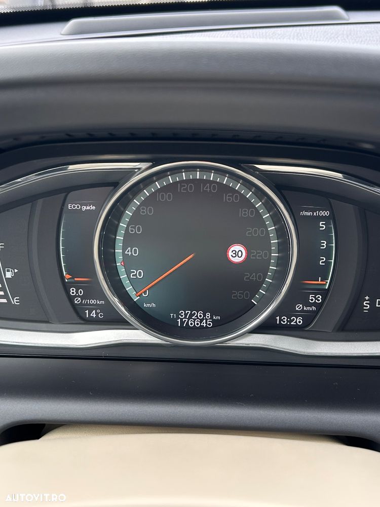 Volvo XC 60 D4 AWD Geartronic Momentum - 9