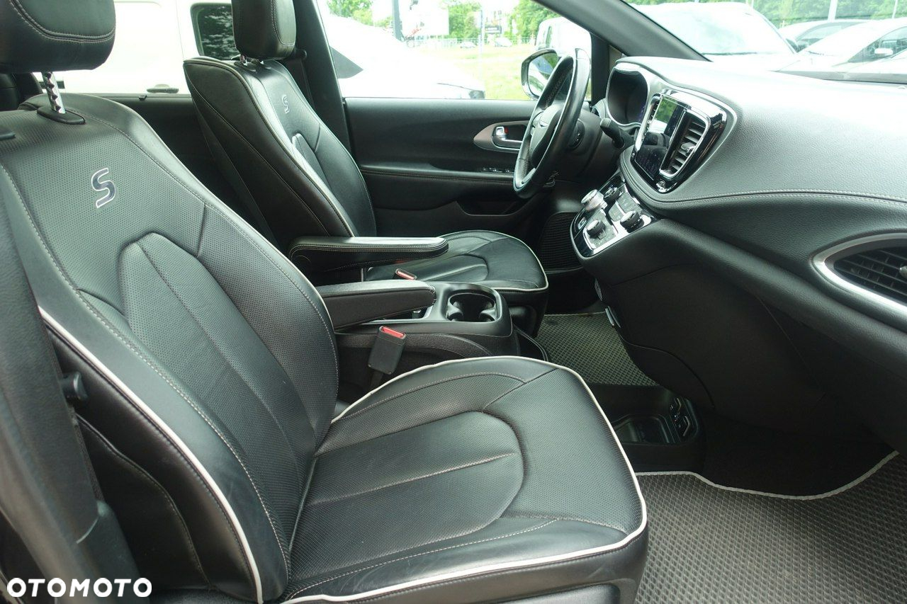 Chrysler Pacifica - 25