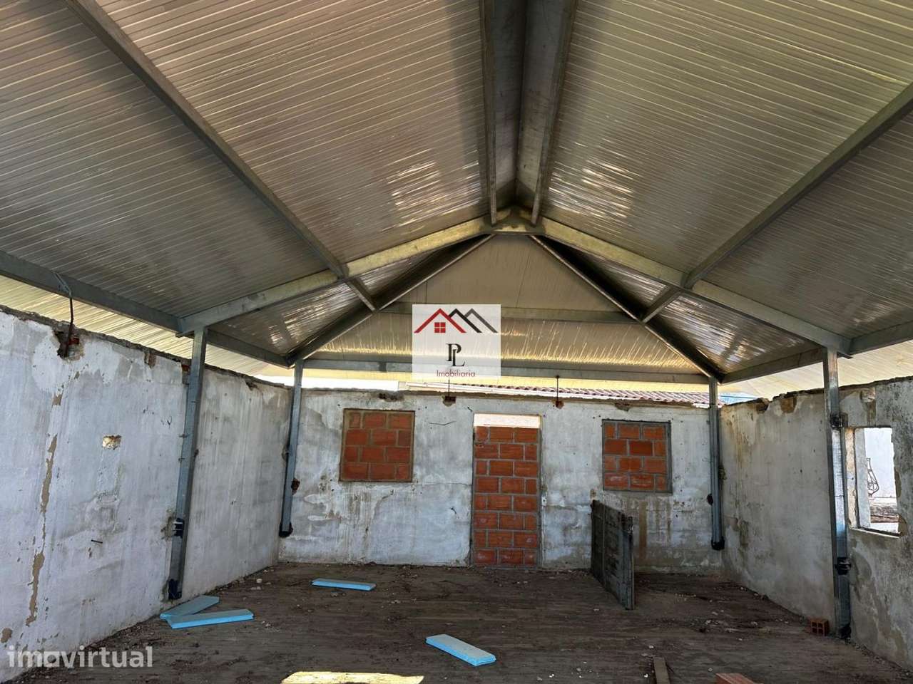 Moradia para reconstruir com varios anexos e com 3000 m2 de terreno (V - Grande imagem: 2/18