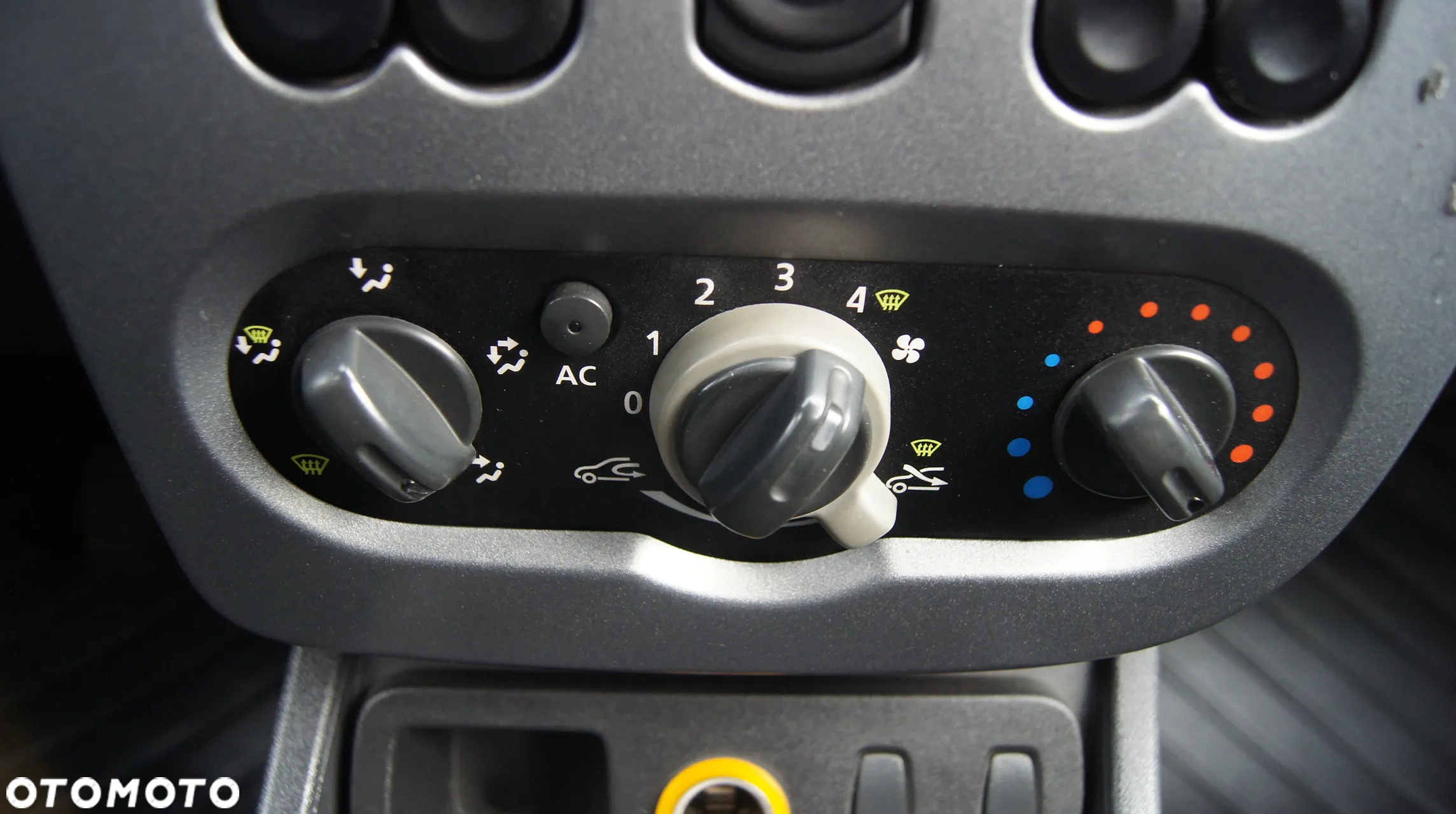 Dacia Duster 1.6 Ambiance - 12