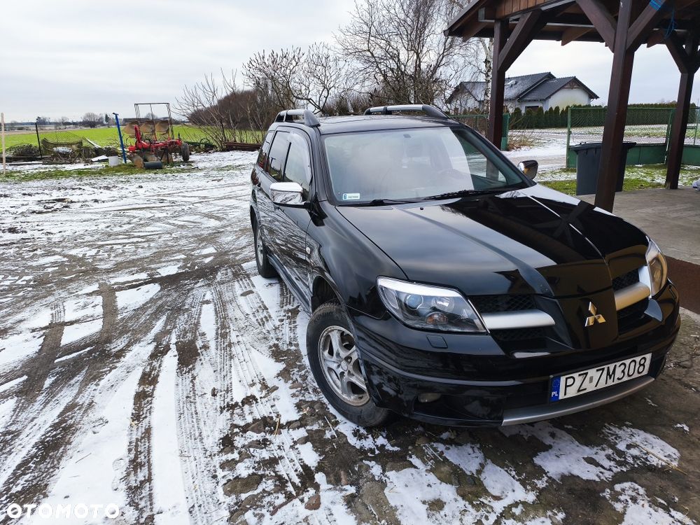 Mitsubishi Outlander - 2