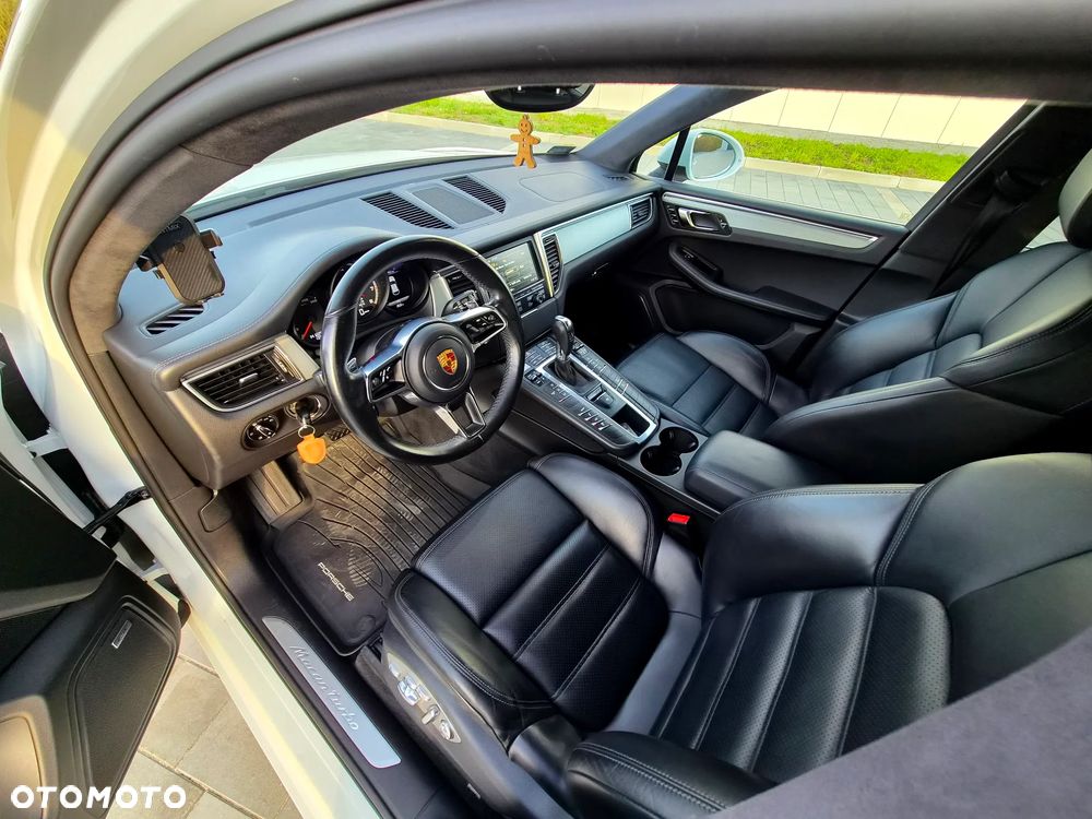 Porsche Macan Turbo - 9