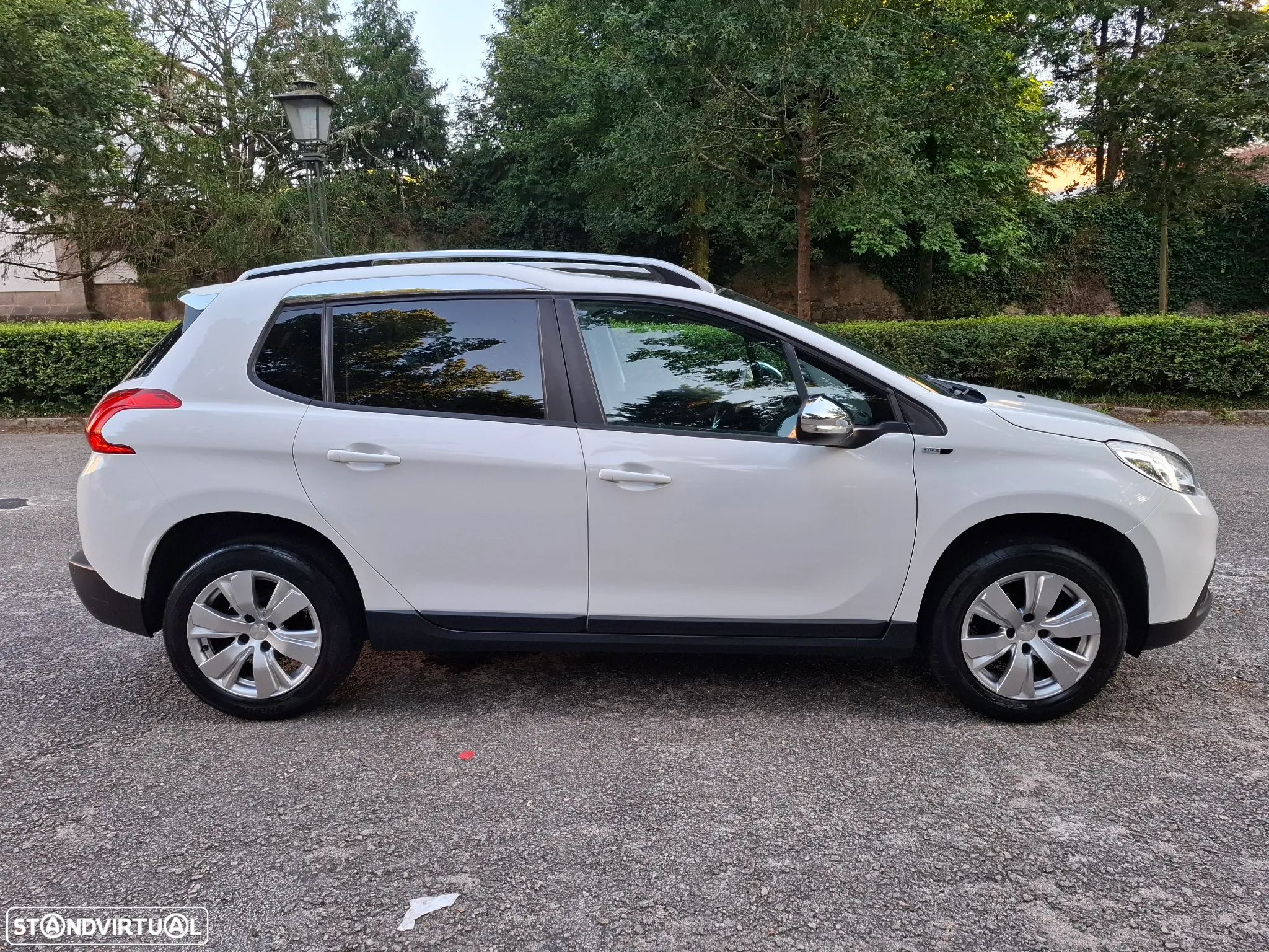 Peugeot 2008 1.2 PureTech Style - 4