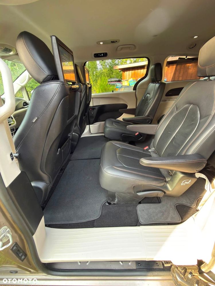 Chrysler Pacifica - 23