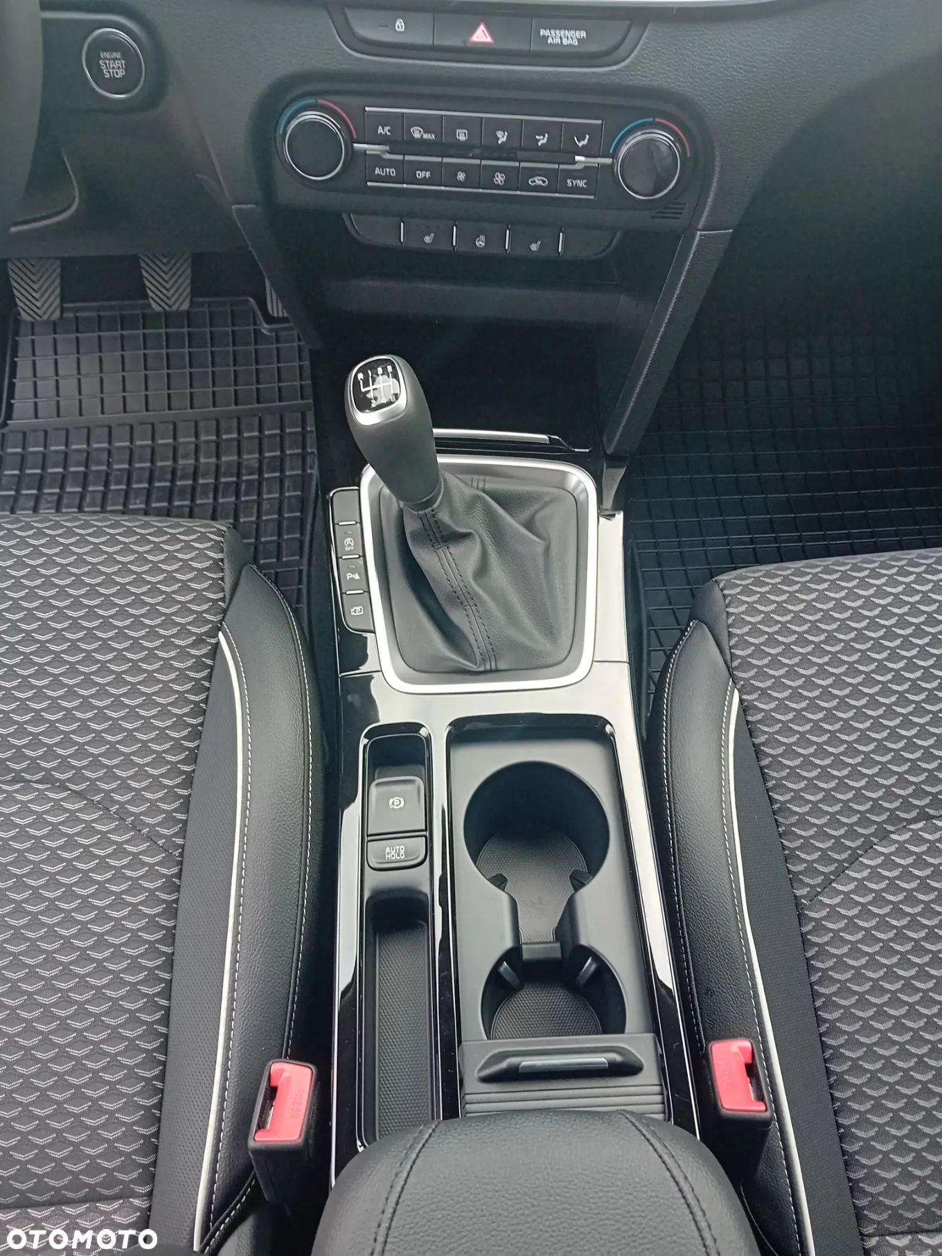 Kia Ceed - 12