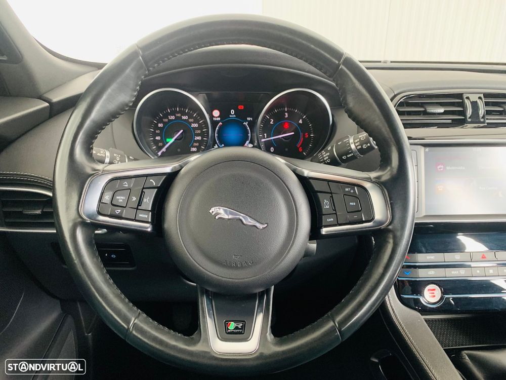 Jaguar F-Pace 2.0 i4D R-Sport AWD - 11