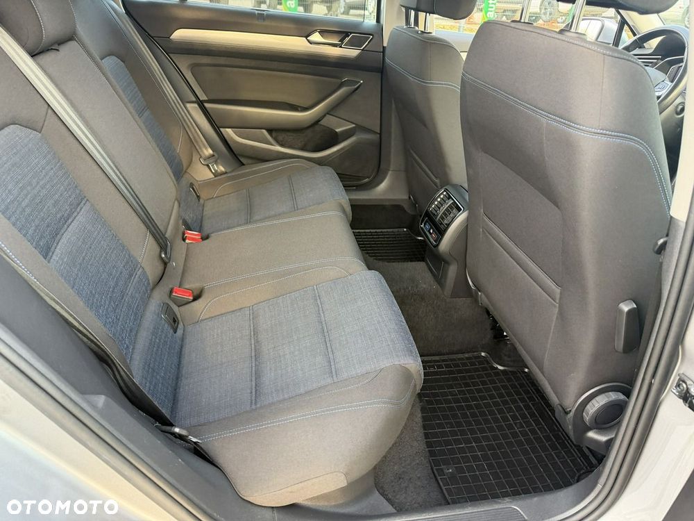 Volkswagen Passat - 35