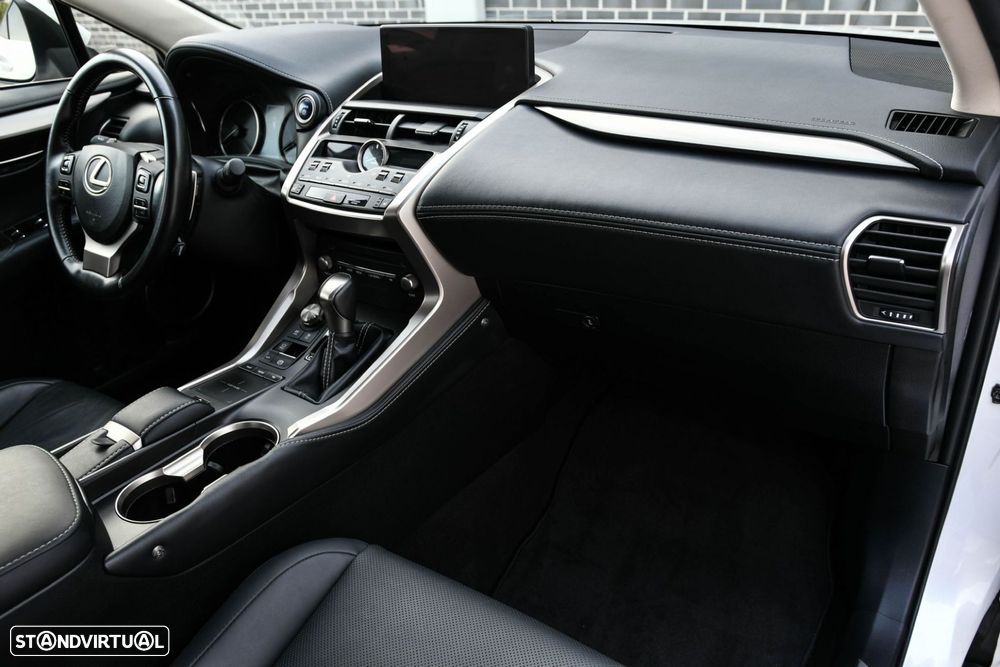 Lexus NX 300h Executive+ - 16