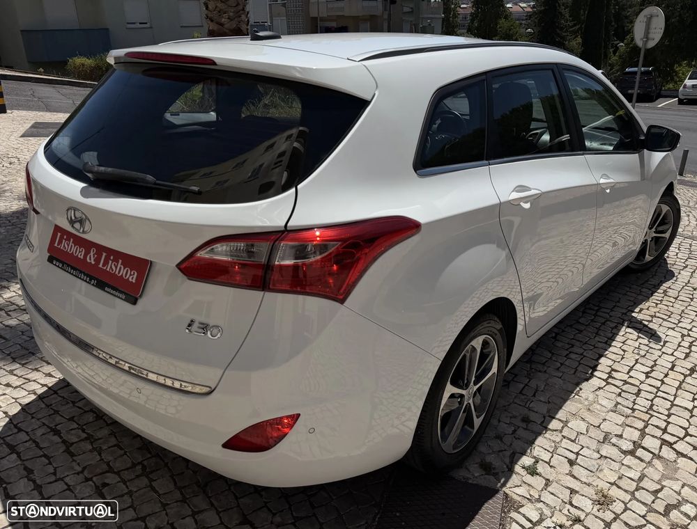 Hyundai i30 SW 1.6 CRDi Comfort+Navi - 4