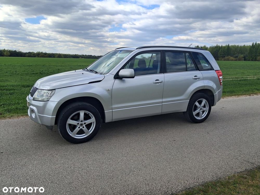 Suzuki Grand Vitara 2.0 - 7