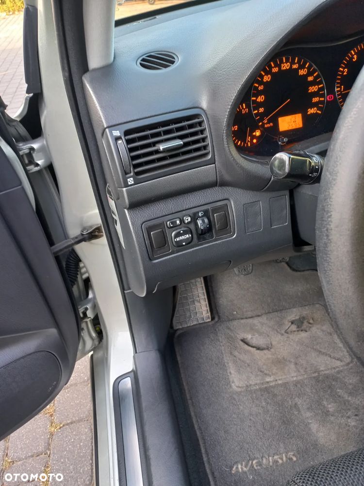 Toyota Avensis 1.8 VVT-i Luna - 13