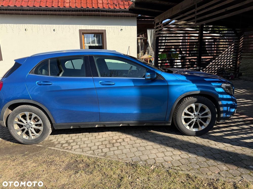 Mercedes-Benz GLA 200 7G-DCT - 3