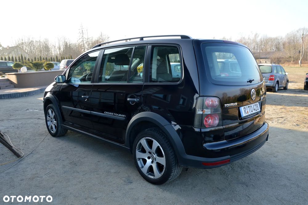 Volkswagen Touran 2.0 TDI DPF Cross - 4