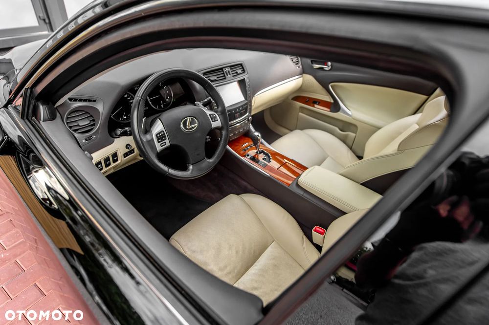 Lexus IS 250 Executive Line - 17