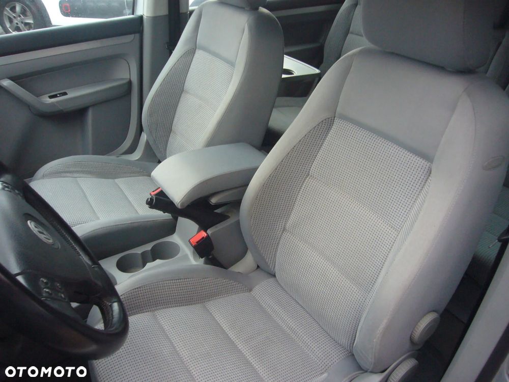 Volkswagen Touran 2.0 TDI DPF Highline - 12