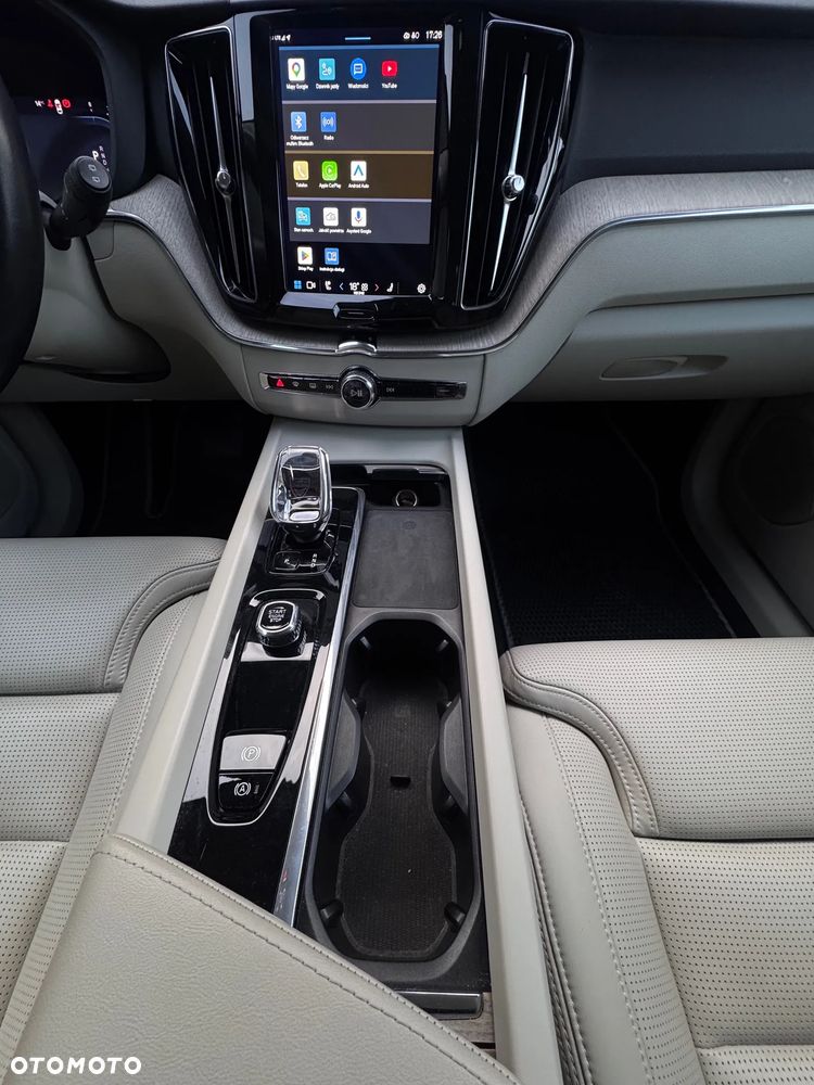 Volvo XC 60 B4 B Plus Dark - 4