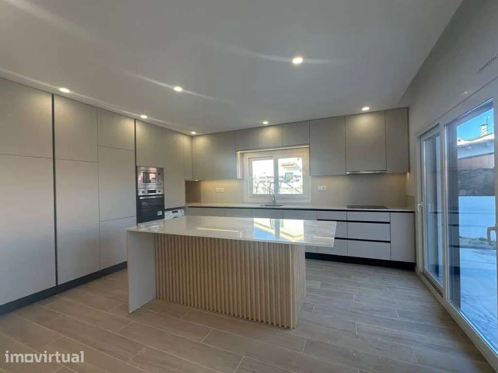 Moradia T4, Térrea - Grande imagem: 2/4
