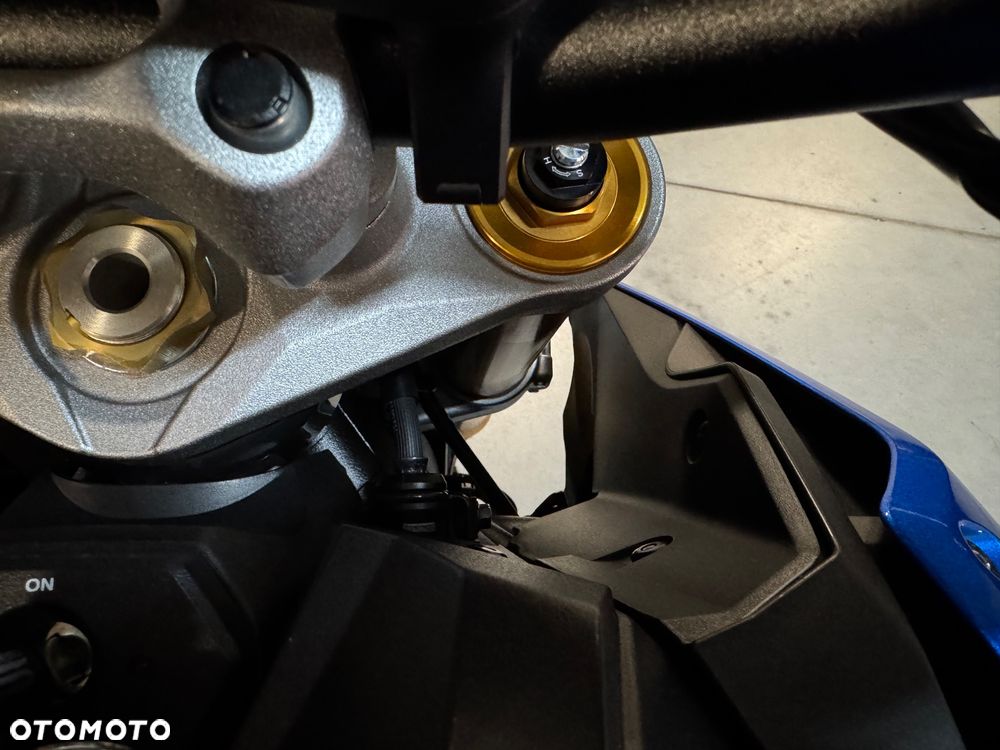 Suzuki GSX 1000 - 24