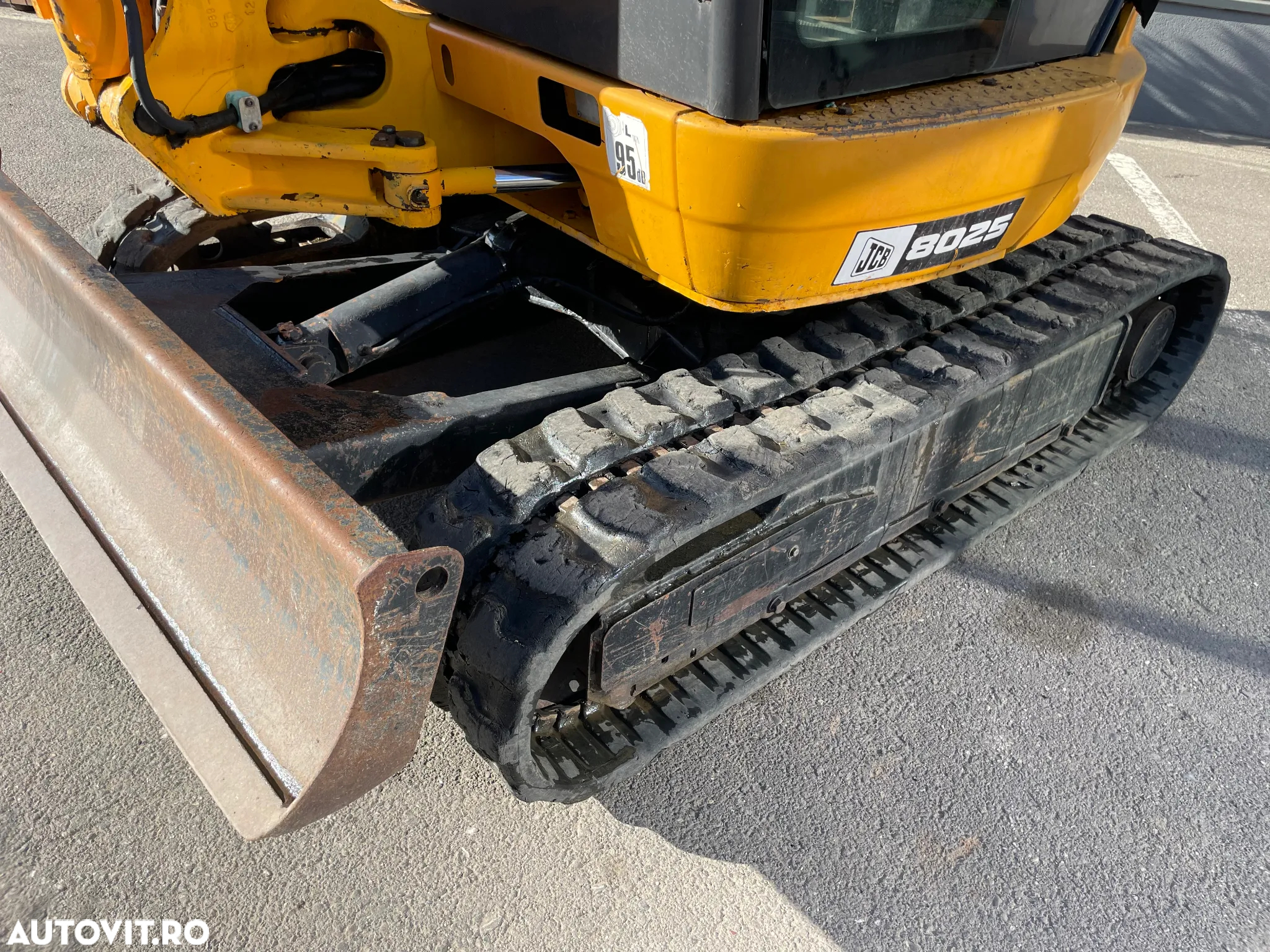 JCB 8025 - 4