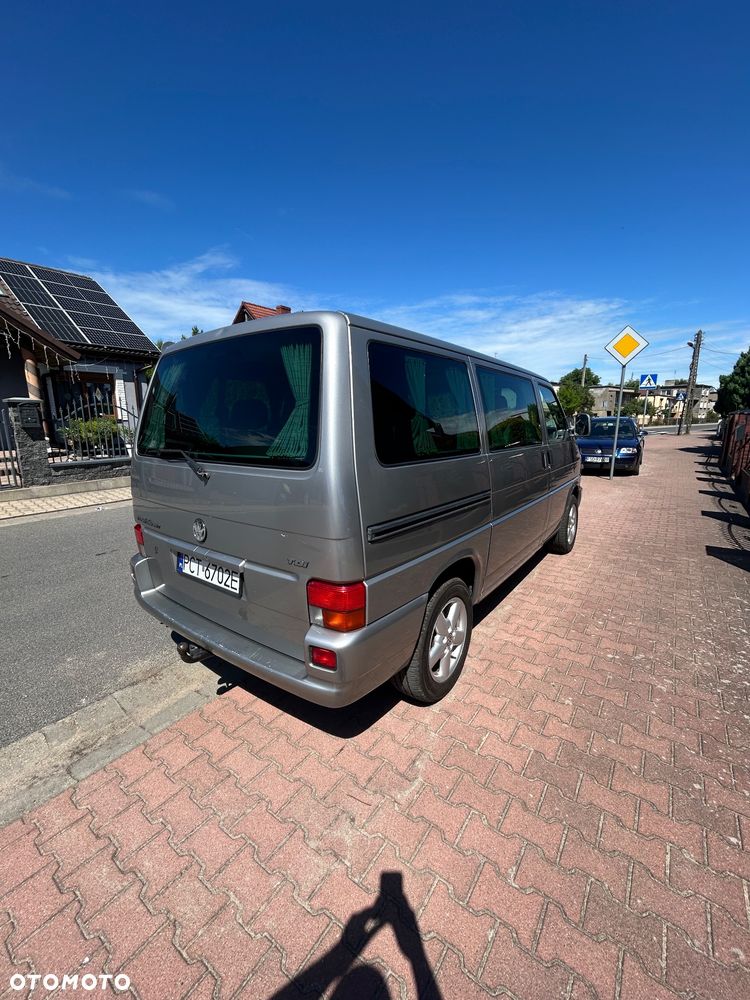Volkswagen Multivan Standard - 10
