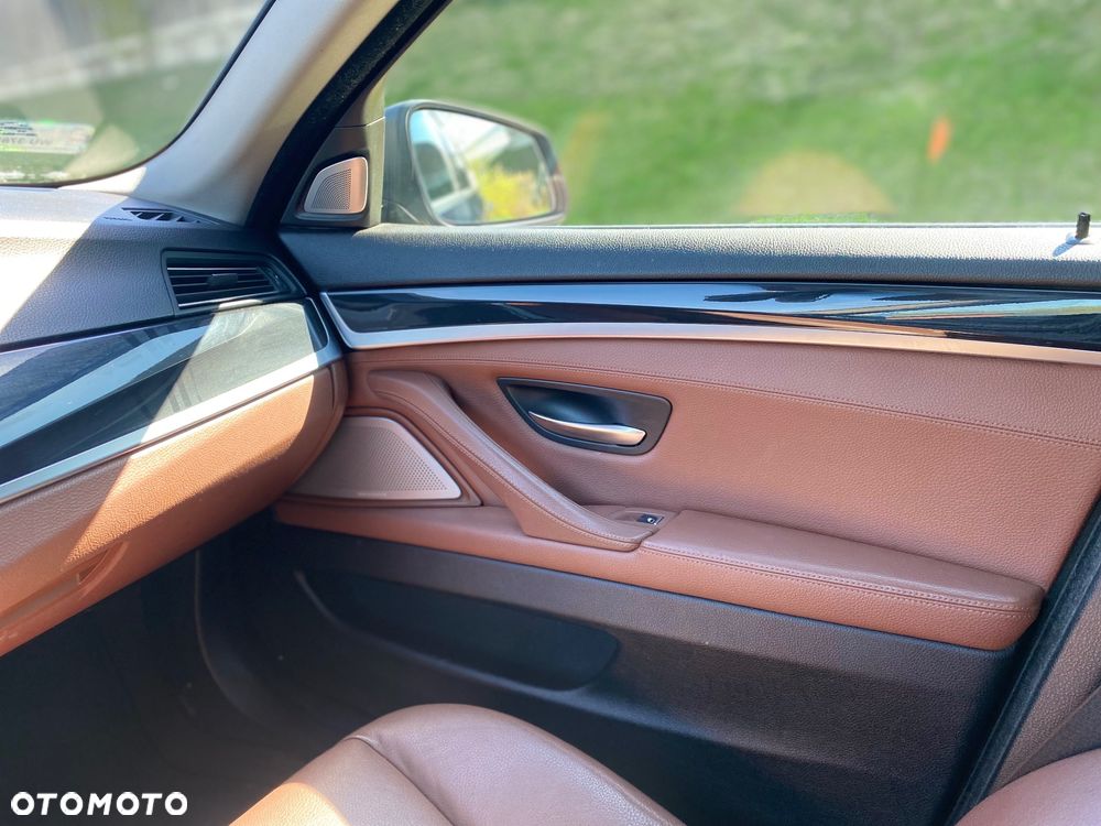 BMW Seria 5 525d xDrive - 30
