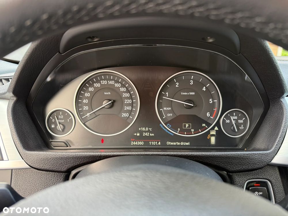 BMW Seria 3 320d Sport Line - 32