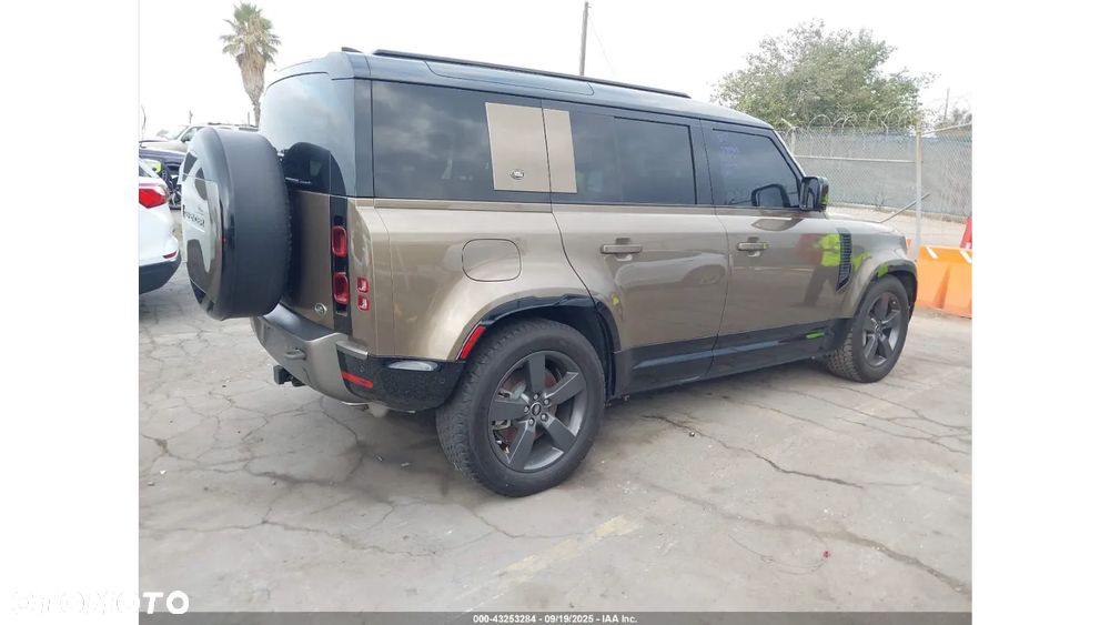 Land Rover Defender - 7